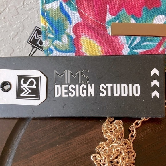 MMS Design Studio- Hawaiian themed floral crossbody/shoulder bag-metal chain - Picture 2 of 10